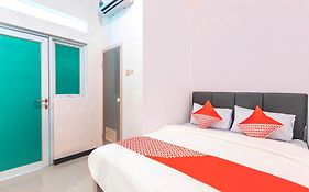 Hotel O J&b Room Utan Kayu